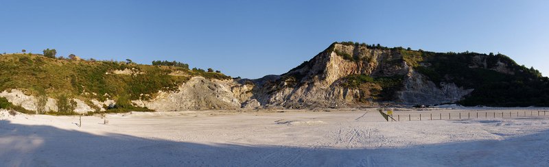 09-2 Solfatara_crater.jpg