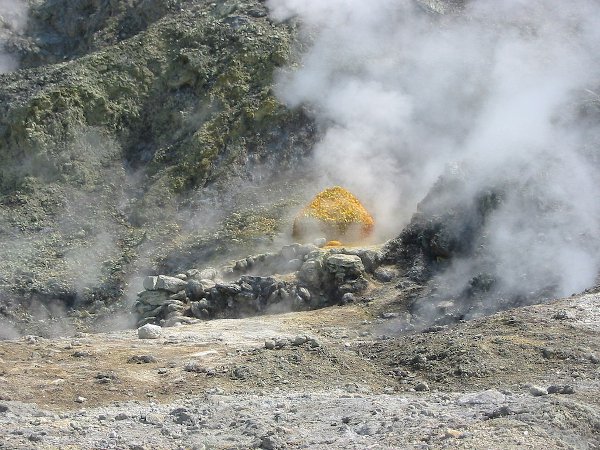 10a solfatara-fumarole-reiskoffer-600.jpeg