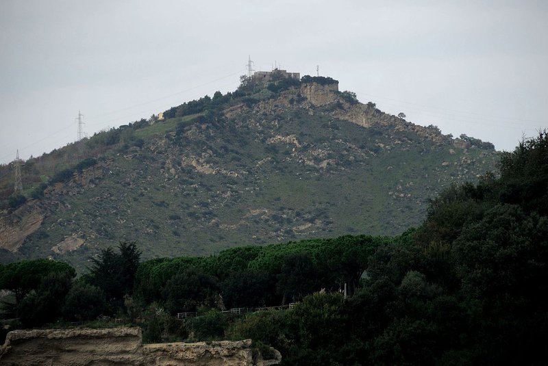 19 Monte_Gauro-Seen_from_Lago_Averno.JPG