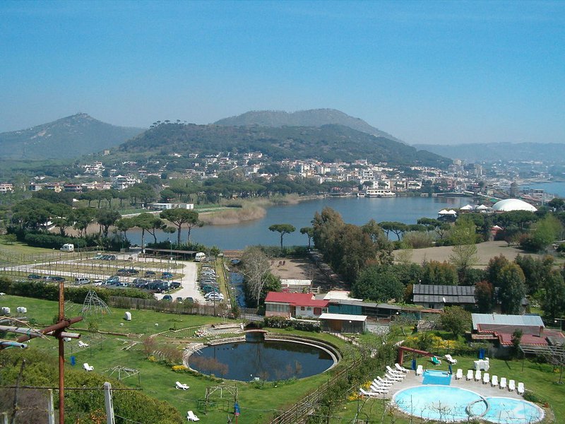 23 MonteNuovo-Lucrino-1024px-TAW4509.jpeg