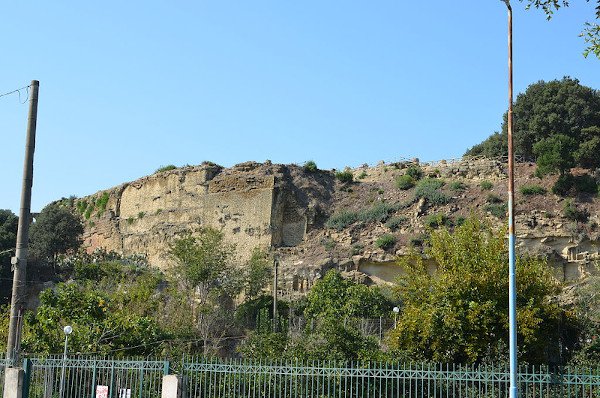 29b Cumae_acropolis_wall-600.JPG