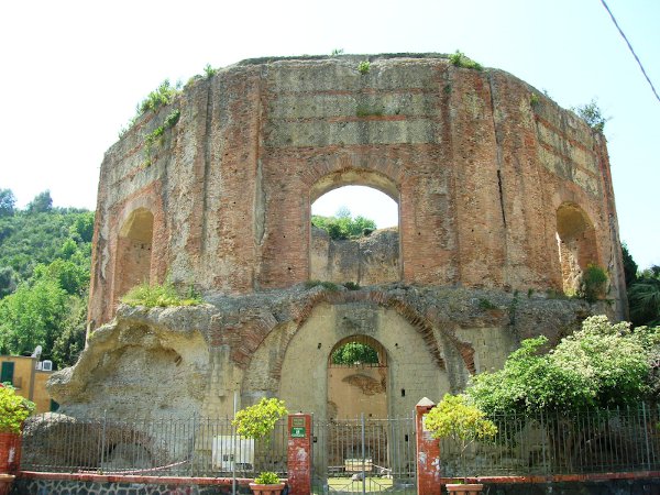 36b Tempio_di_Venere_(Baia)_1-600.jpeg