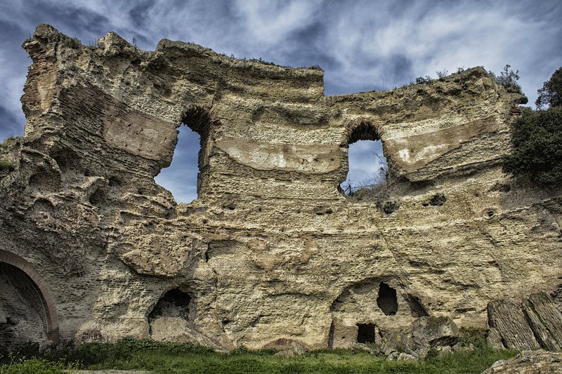 56 lucrino-ruins.jpg